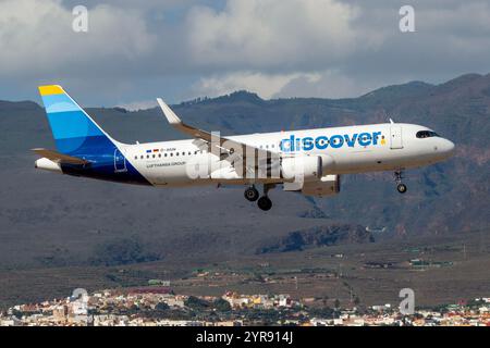 Scopri gli aerei di linea Airbus A320 che atterrano all'aeroporto di Gran Canaria. Foto Stock