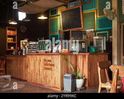 L'interno di una caffetteria unica in stile retrò Foto Stock
