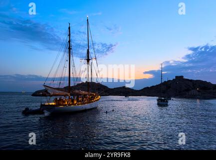 Porto vecchio con Museo delle civiltà d'Europa, Fort Saint-Jean, Palais du Pharao, Notre-Dame de la grande, Palais Longchamp il 14 agosto 2024 a Marsiglia, Francia. Fotografo: Peter Schatz Foto Stock