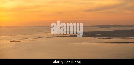 Bellissimo cielo sul Mar Ionio in Grecia durante il tramonto Foto Stock