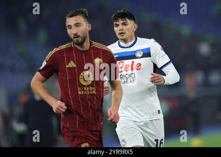 Roma, Italia. 2° dic, 2024. Raoul Bellanova dell'Atalanta in azione durante il campionato italiano di serie A partita di calcio tra AS Roma e Atalanta Foto Stock