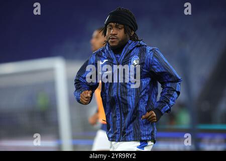 Roma, Italia. 2° dic, 2024. Ademola Lookman dell'Atalanta si scalda durante il campionato italiano di serie A partita di calcio tra AS Roma e Atalanta Foto Stock