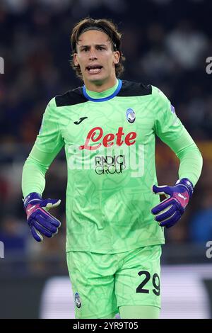 Roma, Italia. 2° dic, 2024. Marco Carnesecchi portiere dell'Atalanta reagisce durante il campionato italiano di serie A partita di calcio tra AS Roma e. Foto Stock