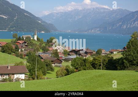 Faulensee, sulle rive del lago di Thun, in Svizzera Foto Stock