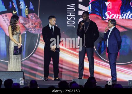 Milano, Italia. 3 dicembre 2024. Lautaro Martinez (2L) e Marcus Thuram (2R) partecipano al Gran Gal? Del calcio 2024 Oscar del calcio Awards AIC al Superstudio Maxi crediti: dpa/Alamy Live News Foto Stock