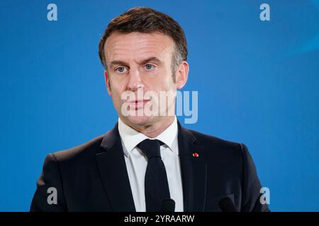 Belgio, Bruxelles, 1 febbraio 2024: Il presidente francese Emmanuel Macron si rivolge ai media al termine della riunione straordinaria del Consiglio europeo. TH Foto Stock