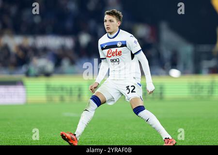 L'attaccante italiano dell'Atalanta Mateo Retegui guarda durante la partita di serie A tra AS Roma e Atalanta BC allo Stadio Olimpico di Roma, Italia, il 2 dicembre 2024. Foto Stock