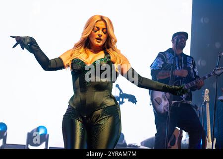 Londra, Regno Unito - 28 luglio 2023: Bebe Rexha si esibisce dal vivo all'O2 Shepherd's Bush Empire il 28 giugno 2023 a Londra - Best F-N Night of My Life Tour - BANG MEDIA INTERNATIONAL FAMOUS PICTURES 28 HOLMES ROAD LONDON NW5 3AB REGNO UNITO tel +44 (0) 02 7485 1005 email: paulsmith@bangshowbiz.com o tom@bangshowbiz.com Foto Stock
