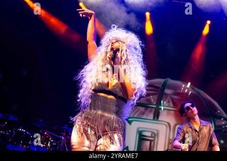 Londra, Regno Unito - 28 luglio 2023: Lion Babe si esibisce dal vivo all'O2 Shepherd's Bush Empire il 28 luglio 2023 a Londra - Best F-N Night of My Life Tour - BANG MEDIA INTERNATIONAL FAMOUS PICTURES 28 HOLMES ROAD LONDON NW5 3AB REGNO UNITO tel +44 (0) 02 7485 1005 email: paulsmith@bangshowbiz.com o tom@bangshowbiz.com Foto Stock