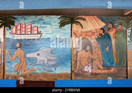 Affreschi biblici sulle pareti della chiesa di nostra Signora del Lago, cattedrale Notre Dame de Togoville, Togoville, Togo Foto Stock