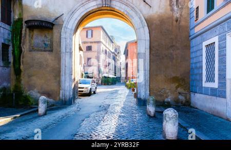 Antica porta Settimiana, parte delle Mura Aureliane nel quartiere Trastevere, Roma, Italia Foto Stock