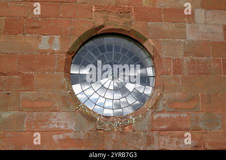 Finestra circolare con piombo nella chiesa di Hanbury, Hanbury, Droitwich spa, Worcestershire, Regno Unito. Foto Stock