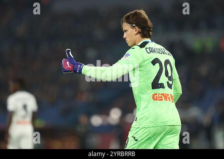 Marco Carnesecchi dell'Atalanta visto in azione durante il campionato italiano di calcio di serie A Enilive 2024-2025 contro Roma Atalanta Bergamasca calcio allo Stadio Olimpico. Punteggio finale; AS Roma 0: 2 Atalanta Bergamasca calcio. Foto Stock