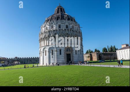 Battistero di San Giovanni è un grande battistero medievale situato a Pisa in Italia Foto Stock