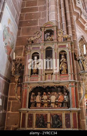 Norimberga, Baviera, Germania - 30 aprile 2023: Vista interna di St Lorenz (San Lorenzo), una chiesa evangelica luterana medievale costruita nel 1400-1477 a la Foto Stock