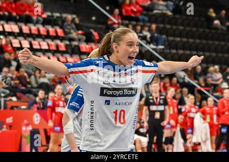 Suna Krossteig Hansen (Faeroeer Inseln, n. 10) jubelt und zeigt Emotion. Sui, Faeroeer Inseln - Daenemark, Frauen-Handball, donne EHF EURO 2024, 3. Spieltag, gruppo D, 03.12.2024 foto: Eibner-Pressefoto/Thomas Hess Foto Stock