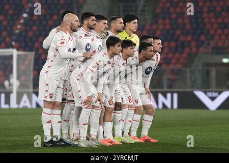 Bologna, Italia. 3 dicembre 2024. Team Monza durante la gara di Coppa Italia Frecciarossa 2024/2025 tra Bologna e Monza allo Stadio Renato Dall'Ara - Sport, calcio - Bologna, Italia - martedì 3 dicembre 2024 (foto di massimo Paolone/LaPresse) crediti: LaPresse/Alamy Live News Foto Stock