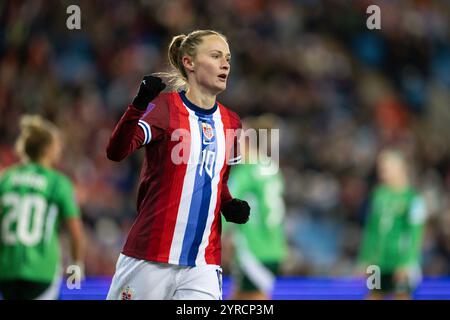 Oslo, Norvegia. 3 dicembre 2024. Oslo, Norvegia, 3 dicembre 2024: Caroline Graham Hansen (10 Norvegia) festeggia dopo aver segnato durante i play-off delle qualificazioni europee UEFA femminile partita di calcio tra Norvegia e Irlanda del Nord all'Ullevaal Stadium di Oslo, Norvegia (Ane Frosaker/SPP) credito: SPP Sport Press Photo. /Alamy Live News Foto Stock