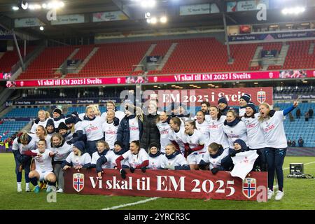 Oslo, Norvegia. 3 dicembre 2024. Oslo, Norvegia, 3 dicembre 2024: I giocatori di Norvegia festeggiano dopo aver vinto i play-off delle qualificazioni europee UEFA femminile partita di calcio del secondo turno tra Norvegia e Irlanda del Nord allo stadio Ullevaal di Oslo, Norvegia (Ane Frosaker/SPP) crediti: SPP Sport Press Photo. /Alamy Live News Foto Stock