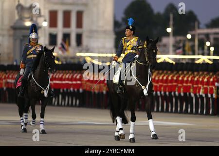 Bangkok, Thailandia. 3 dicembre 2024. La principessa Sirivannavari Nariratana della Thailandia partecipa a una cerimonia dei colori presso la Royal Plaza. Le guardie reali sfilano durante la cerimonia di giuramento nella Plaza reale del Palazzo Dusit a Bangkok per giurare fedeltà alla corona e celebrare il 72° compleanno del re. Credito: SOPA Images Limited/Alamy Live News Foto Stock