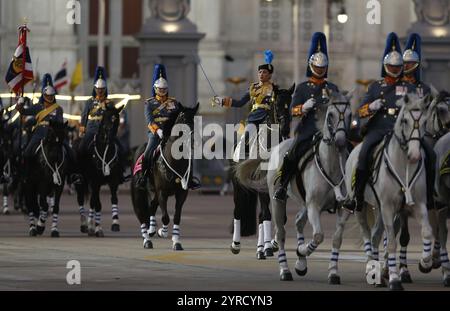 Bangkok, Thailandia. 3 dicembre 2024. La principessa Sirivannavari Nariratana della Thailandia partecipa a una cerimonia dei colori presso la Royal Plaza. Le guardie reali sfilano durante la cerimonia di giuramento nella Plaza reale del Palazzo Dusit a Bangkok per giurare fedeltà alla corona e celebrare il 72° compleanno del re. Credito: SOPA Images Limited/Alamy Live News Foto Stock