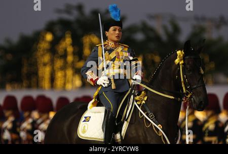 Bangkok, Thailandia. 3 dicembre 2024. La principessa Sirivannavari Nariratana della Thailandia partecipa a una cerimonia dei colori presso la Royal Plaza. Le guardie reali sfilano durante la cerimonia di giuramento nella Plaza reale del Palazzo Dusit a Bangkok per giurare fedeltà alla corona e celebrare il 72° compleanno del re. Credito: SOPA Images Limited/Alamy Live News Foto Stock