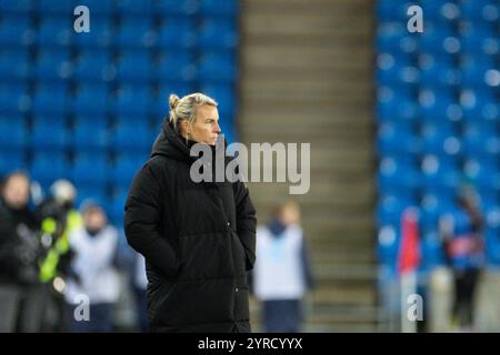 Oslo, Norvegia. 3 dicembre 2024. Oslo, Norvegia, 3 dicembre 2024: Il capo-allenatore Tanya Oxtoby (Irlanda del Nord) viene visto durante i play-off delle qualificazioni europee UEFA per le donne nella partita di calcio del secondo turno tra Norvegia e Irlanda del Nord allo stadio Ullevaal di Oslo, Norvegia (Ane Frosaker/SPP) credito: SPP Sport Press Photo. /Alamy Live News Foto Stock