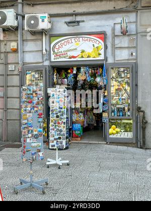 Galleria Garibaldi, piazza dello shopping a Napoli Foto Stock