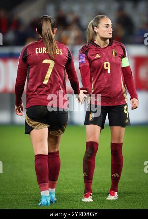 Heverlee, Belgio. 3 dicembre 2024. Hannah Eurlings belga e Tessa Wullaert belga fotografati durante una partita di calcio tra la nazionale belga, i Red Flames e l'Ucraina, a Heverlee, martedì 03 dicembre 2024, seconda tappa della fase a gironi di qualificazione per il Campionato europeo 2025. BELGA PHOTO VIRGINIE LEFOUR credito: Belga News Agency/Alamy Live News Foto Stock