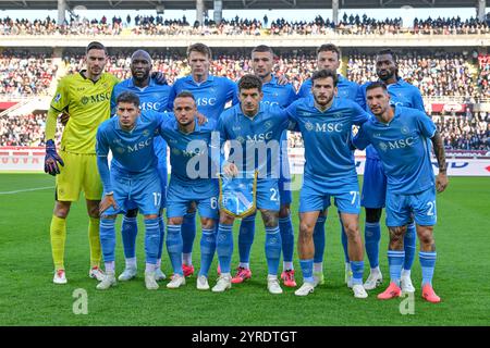 Torino, Italia. 1 dicembre 2024. I giocatori del Napoli SSC, in posa per una foto di gruppo durante la partita di calcio di serie A 2024/2025, tra Torino FC e Napoli SSC allo Stadio Olimpico grande Torino. Punteggio finale: Torino FC 0:1 Napoli SSC. (Foto di Tommaso Fimiano/SOPA Images/Sipa USA) credito: SIPA USA/Alamy Live News Foto Stock