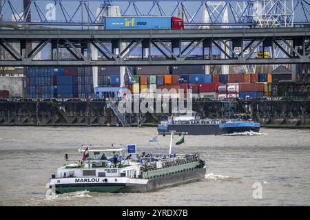 Navi da carico, ponte Krefeld-Uerdingen sul Reno, vicino a Krefeld-Uerdingen, Renania settentrionale-Vestfalia, Germania, Europa Foto Stock