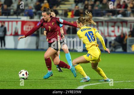 Lovanio, Belgio. 3 dicembre 2024. Hannah Eurlings (7) del Belgio con la palla durante una partita di calcio tra le squadre nazionali del Belgio, chiamata Red Flames e Ucraina nella seconda tappa del secondo spareggio della competizione di qualificazione europea femminile 2023-24, martedì 03 dicembre 2024 a Lovanio, Belgio. Crediti: Sportpix/Alamy Live News Foto Stock