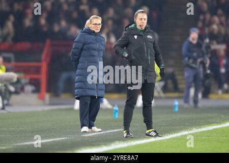 L'Inghilterra Manager Sarina Wiegman durante l'amichevole internazionale femminile tra Inghilterra e Svizzera a Bramall Lane, Sheffield, martedì 3 dicembre 2024. (Foto: Trevor Wilkinson | mi News) crediti: MI News & Sport /Alamy Live News Foto Stock