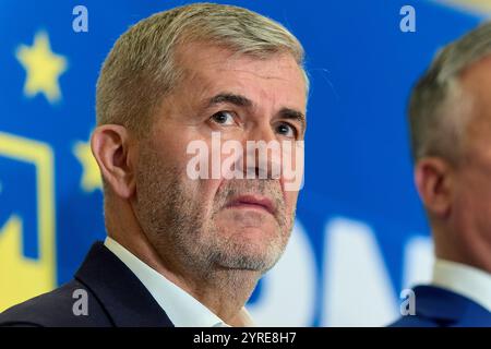 Bucarest, Romania. 3 dicembre 2024: Valeriu Iftime, primo vicepresidente del Partito Nazionale Liberale (PNL), partecipa a una conferenza stampa dopo l'incontro del National Political Bureau del Partito Nazionale Liberale. Crediti: Lucian Alecu/Alamy Live News Foto Stock