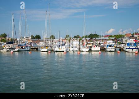 HANKO, FINLANDIA - 14 LUGLIO 2018: Soleggiato giorno di luglio nel porto di Hanko Foto Stock