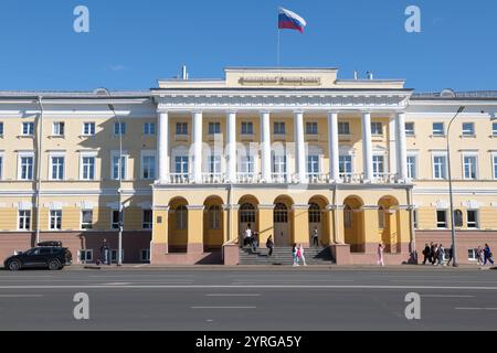 NIZHNY NOVGOROD, RUSSIA - 4 SETTEMBRE 2024: La facciata della Kozma Minin Nizhny Novgorod State Pedagogical University (Minin University) su un sole Foto Stock