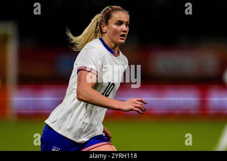 L'Aia, Paesi Bassi. 3 dicembre 2024. L'AIA, PAESI BASSI - 3 DICEMBRE: Lindsey Horan degli Stati Uniti guarda all'amichevole internazionale tra Paesi Bassi e Stati Uniti all'ADO Den Haag Stadion il 3 dicembre 2024 a l'Aia, Paesi Bassi. (Foto di René Nijhuis/MB Media) credito: MB Media Solutions/Alamy Live News Foto Stock