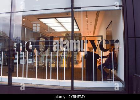 Londra, Regno Unito. 4 dicembre 2024. Vista generale degli uffici dei Guardiani di King's Cross mentre il personale inizia il loro sciopero sulla potenziale vendita di The Observer, il giornale domenicale attualmente pubblicato dal Guardian Media Group, a Tortoise Media. Crediti: Vuk Valcic/Alamy Live News Foto Stock