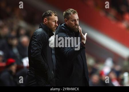 Rob Elliot manager di Crawley Town in touchline durante la partita di Sky Bet League 1 tra Charlton Athletic e Crawley Town a The Valley, Londra, martedì 3 dicembre 2024. (Foto: Tom West | mi News) crediti: MI News & Sport /Alamy Live News Foto Stock