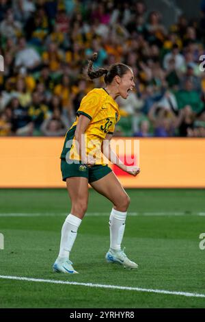 Melbourne, Australia. 4 dicembre 2024. Melbourne, Australia, 4 dicembre 2024: Bryleeh Henry (33 Australia) celebra il terzo gol della sua squadra durante l'amichevole internazionale tra Australia e Taipei cinese all'AAMI Park di Melbourne, Australia. (NOE Llamas/SPP) credito: SPP Sport Press Photo. /Alamy Live News Foto Stock