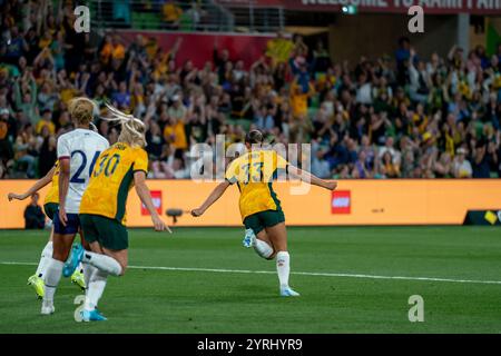 Melbourne, Australia. 4 dicembre 2024. Melbourne, Australia, 4 dicembre 2024: Bryleeh Henry (33 Australia) celebra il terzo gol della sua squadra durante l'amichevole internazionale tra Australia e Taipei cinese all'AAMI Park di Melbourne, Australia. (NOE Llamas/SPP) credito: SPP Sport Press Photo. /Alamy Live News Foto Stock