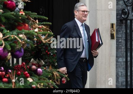 Londra, Regno Unito. 4 dicembre 2024. Il primo ministro britannico Sir Keir Starmer lascia Downing Street per i PMQ. Credito: Justin ng/Alamy Live News. Foto Stock