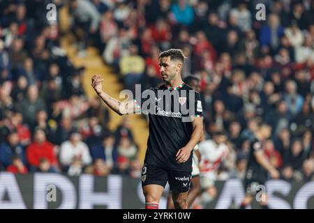 Madrid, Spagna. 1 dicembre 2024. Yeray Alvarez (Athletic Club) visto in azione durante la partita LaLiga EA SPORTS tra Rayo Vallecano e Athletic Club all'Estadio de Vallecas. Risultati finali; Rayo Vallecano 1:2 Athletic Club. (Foto di Maciej Rogowski/SOPA Images/Sipa USA) credito: SIPA USA/Alamy Live News Foto Stock