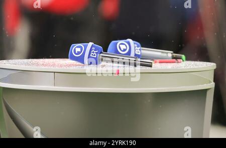Monaco di Baviera, Germania. 3 dicembre 2024. Firo : 03.12.2024, calcio, DFB Pokal, stagione 2024/2025, round di 16, FC Bayern Monaco - Bayer 04 Leverkusen 0:1, Backer, General, Feature, ARD, microfoni, credito: dpa/Alamy Live News Foto Stock