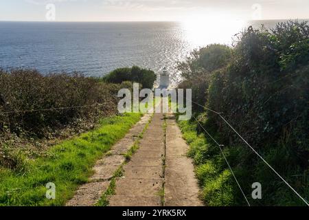 Faro Tater Du sulla costa della Cornovaglia nel regno unito Foto Stock