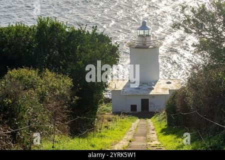 Faro Tater Du sulla costa della Cornovaglia nel regno unito Foto Stock