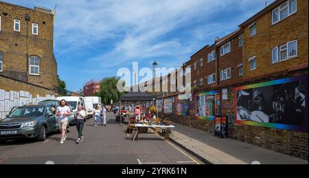 Londra - 17 06 2022: Veduta del mercato dell'antiquariato di Portobello Road Foto Stock