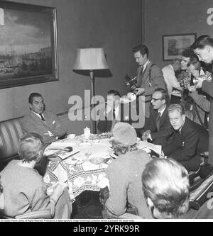 Tyrone Power 1957. 1914-1958. Foto durante una visita in Svezia 1957 durante una conferenza stampa con giornalisti e fotografi della stampa. Foto Stock