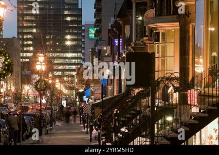 Inverno. Vista serale di Crescent Street. Montreal. Québec. Canada. Foto Stock