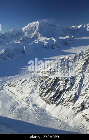 MT. McKinley (Denali). Picco più alto del Nord America (20.320 piedi). Vista aerea. Inverno. Parco nazionale di Denali. Interno. Alaska. STATI UNITI. Foto Stock